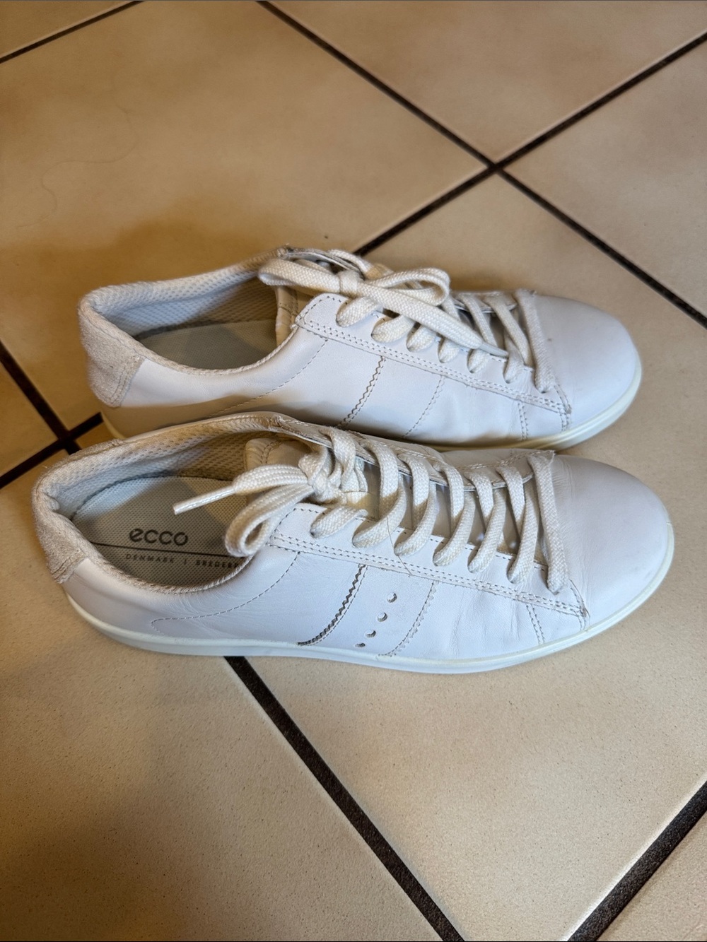 Ecco White Leather Low-Top Sneakers